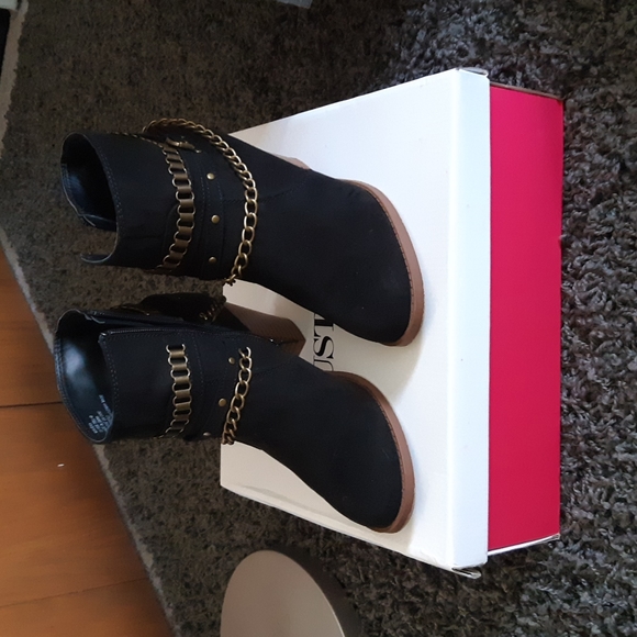 Shoes - Picture 3 of 3